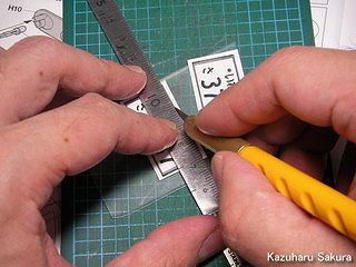 タミヤ CC-01 FJクルーザー 製作記  ～ ボディ製作 ～ ナンバープレートの製作 ～ ポリカボディの切れ端に貼る